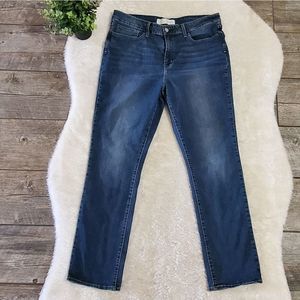 Signature by Levi Strauss Totally Shaping Straight Denim Jeans, Size 34x32